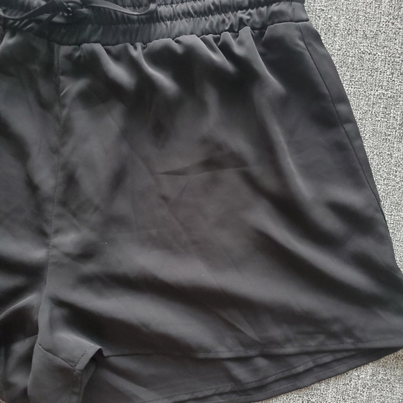 Aritzia Talula Black Shorts - Picture 4 of 10